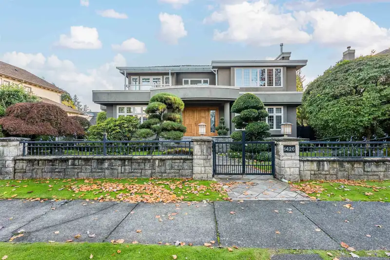 1426 W 48TH AVENUE - photo 1 of 27