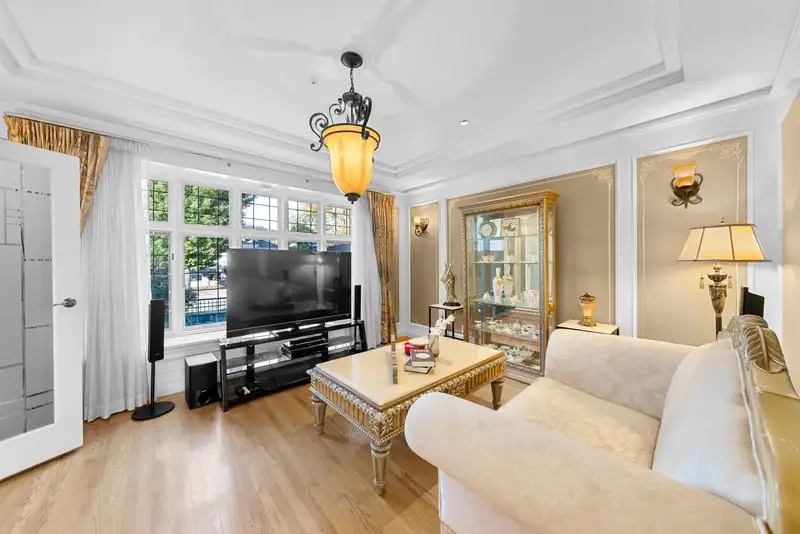 1426 W 48TH AVENUE - photo 4 of 27