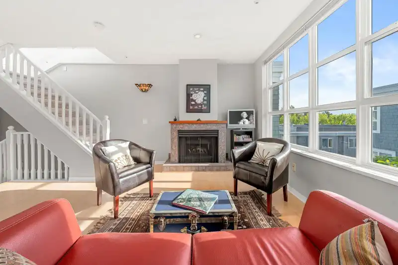 207 669 W 7TH AVENUE - photo 1 of 35