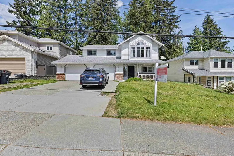 15971 101A AVENUE - photo 1 of 39