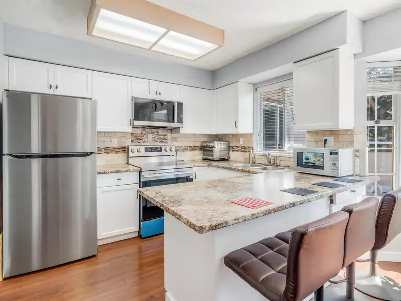 221 14861 98 AVENUE - photo 3 of 31