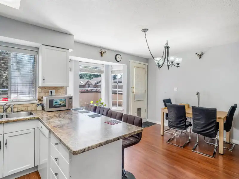 221 14861 98 AVENUE - photo 4 of 31