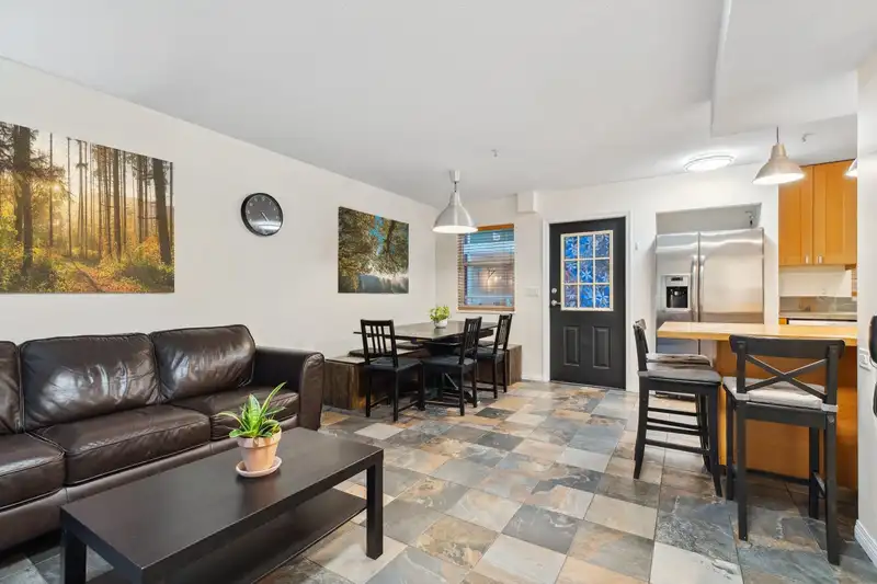 10 20543 96 AVENUE - photo 3 of 40