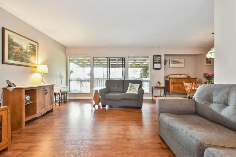 32438 BADGER AVENUE - photo 4 of 26