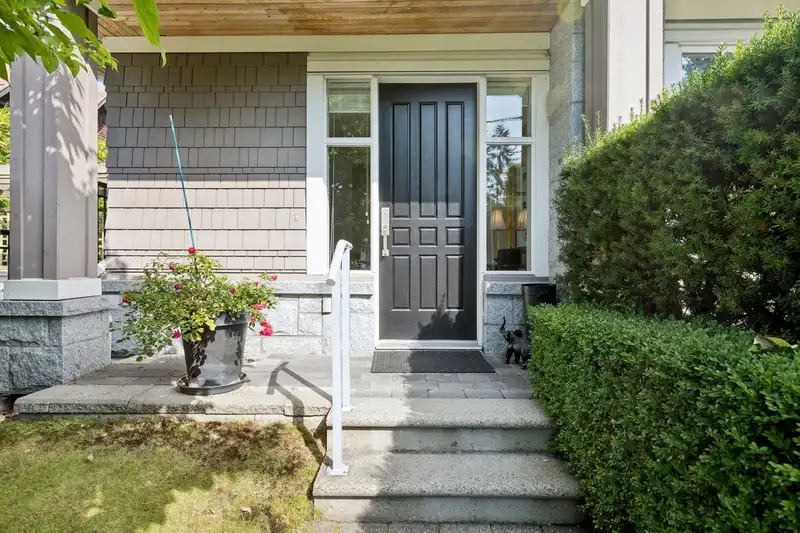 2133 GORDON AVENUE - photo 2 of 40
