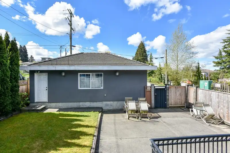 3506 HAIDA DRIVE - photo 4 of 40