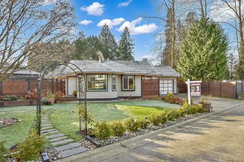 19358 CUSICK CRESCENT - photo 1 of 34