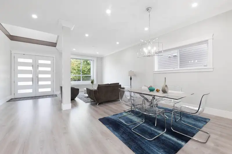 20556 72 AVENUE - photo 2 of 35