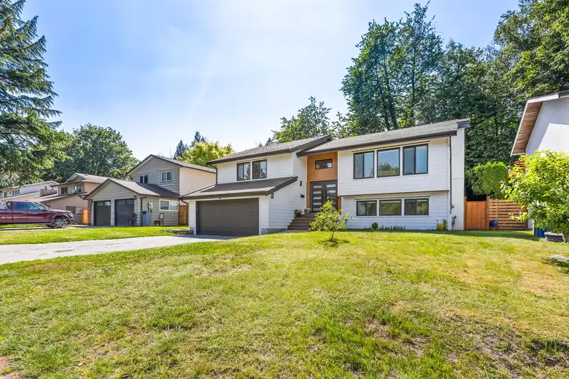 2935 CENTURY CRESCENT - photo 4 of 38