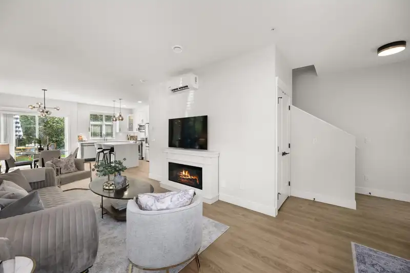 4 20926 83 AVENUE AVENUE - photo 3 of 39