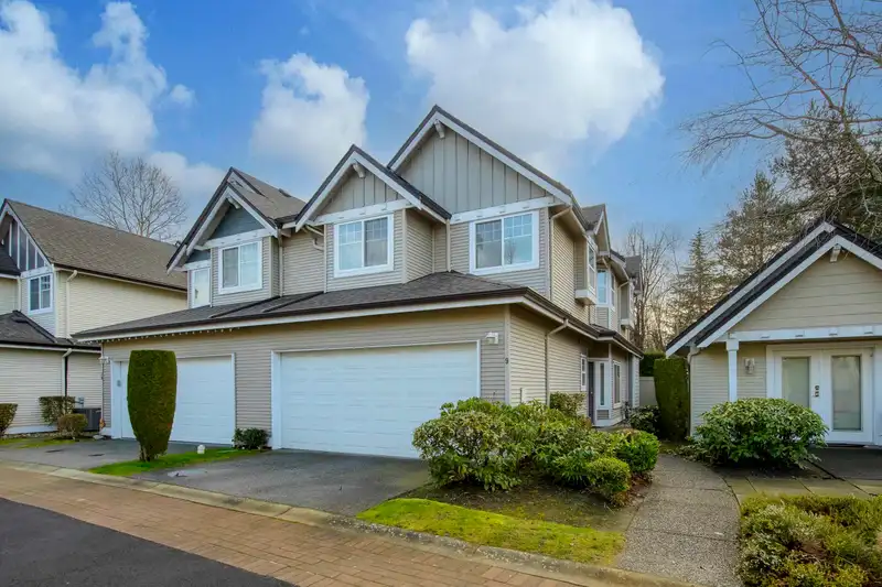 9 4811 BLAIR DRIVE - photo 1 of 39