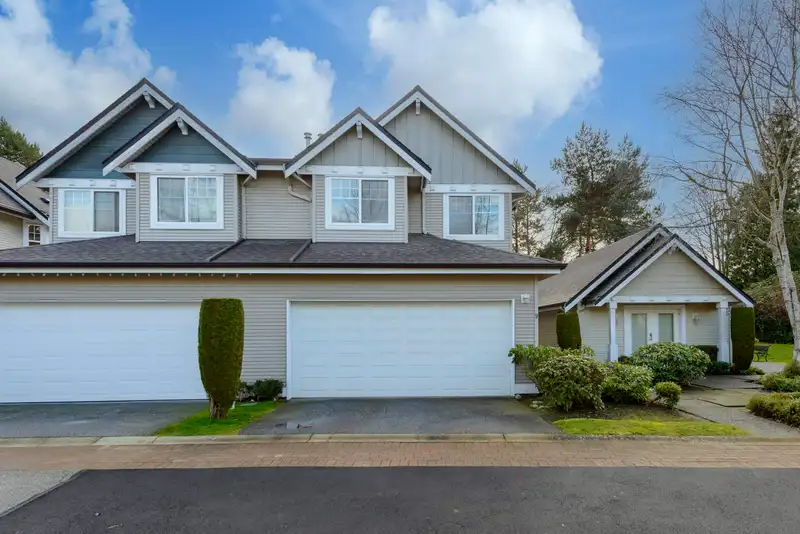 9 4811 BLAIR DRIVE - photo 2 of 39