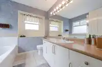 9 4811 BLAIR DRIVE - thumbnail 20