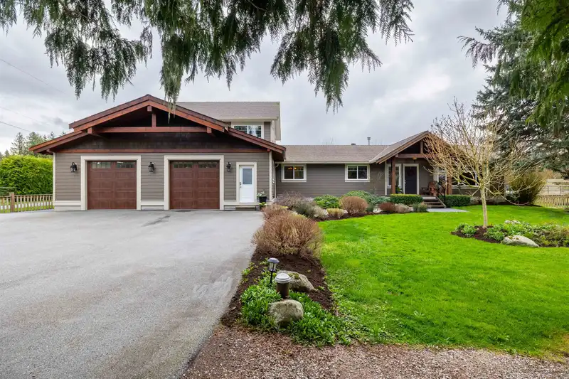 23540 47 AVENUE - photo 2 of 40