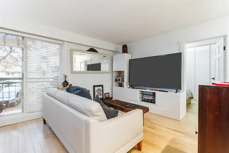 213 711 E 6TH AVENUE - photo 4 of 19