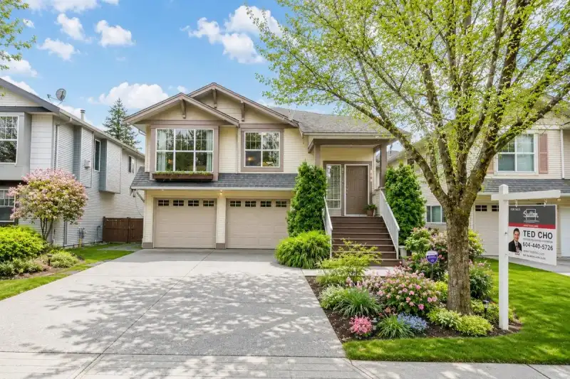 11469 207 STREET - photo 1 of 23