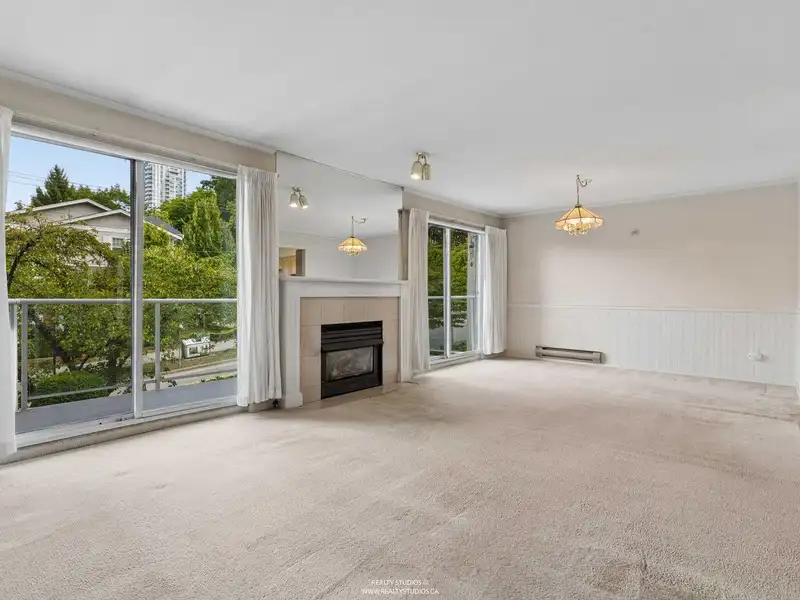 21 5575 PATTERSON AVENUE - photo 4 of 25