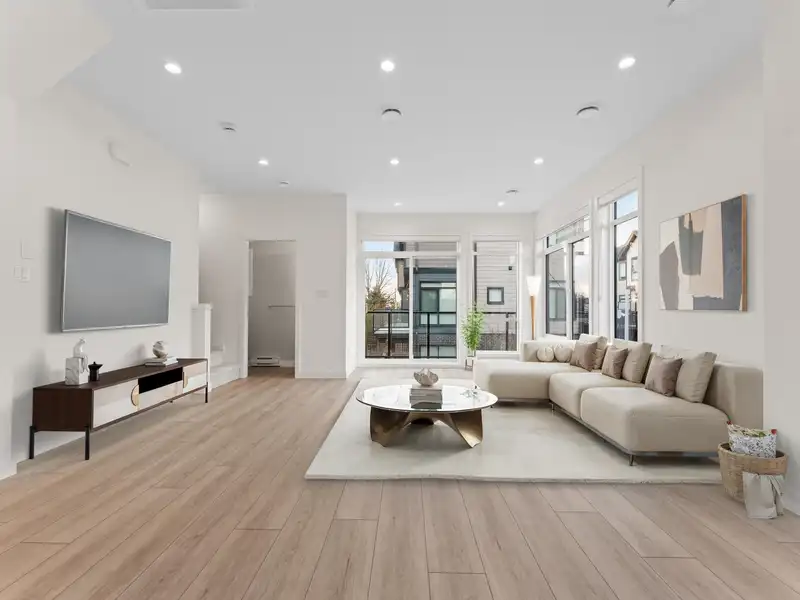 18 4337 BOUNDARY ROAD - photo 1 of 26