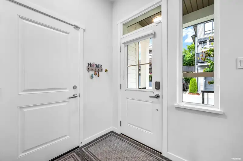 56 3500 BURKE VILLAGE PROMENADE - photo 4 of 40