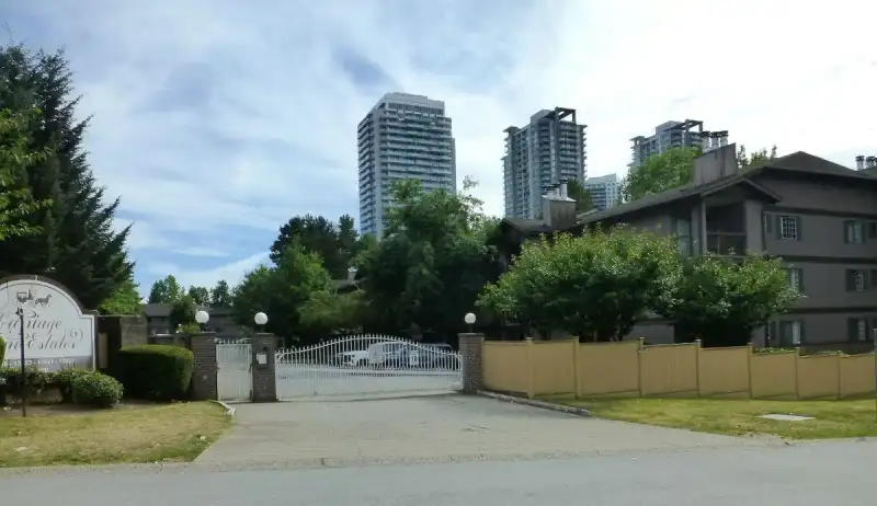 2103 13819 100 AVENUE - photo 1 of 13