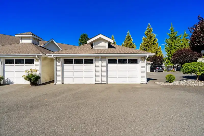206 9109 154 STREET - photo 3 of 39