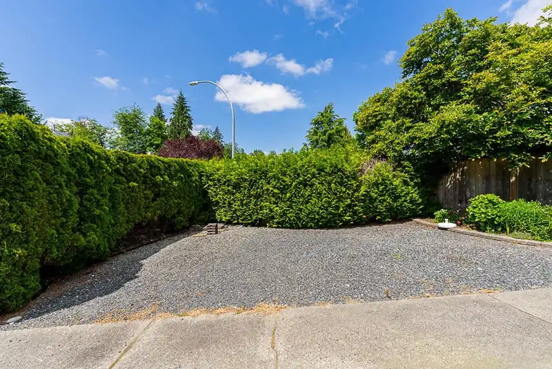 9236 209A CRESCENT - photo 4 of 35