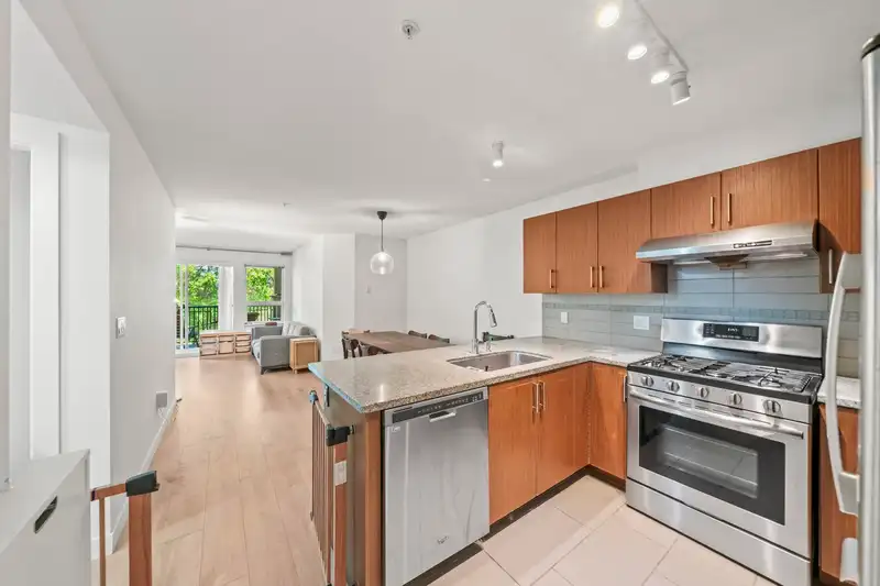 208 6800 ECKERSLEY ROAD - photo 3 of 33