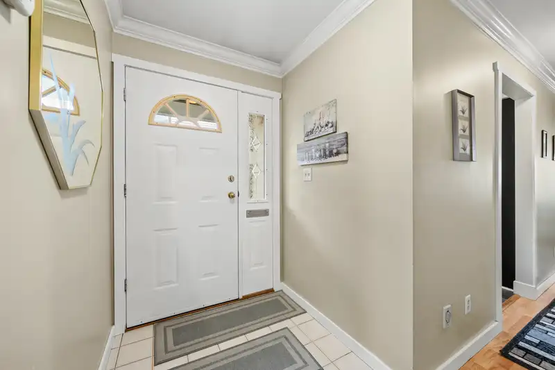 43 9273 122ND STREET - photo 3 of 19