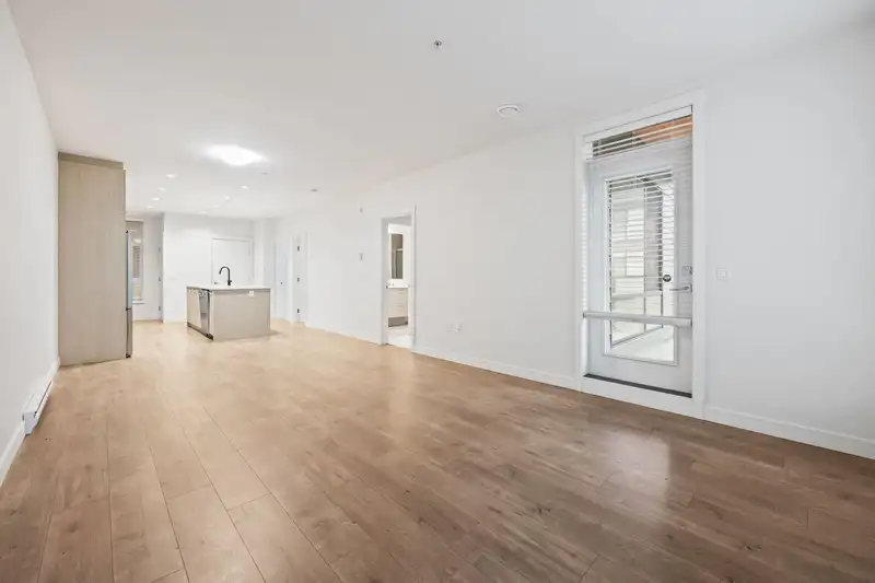 203 707 COMO LAKE AVENUE - photo 4 of 27
