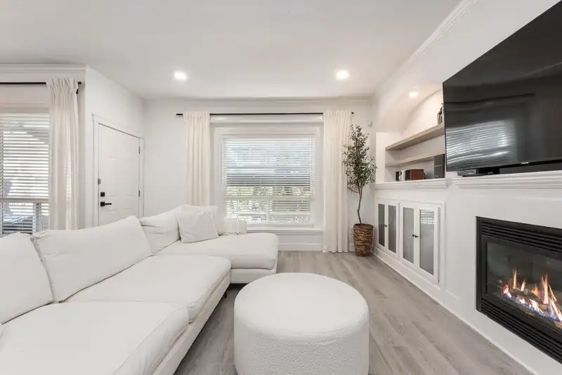 22131 SHARPE AVENUE - photo 3 of 39