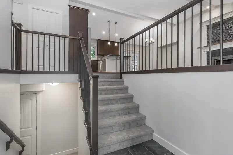 20468 43 AVENUE - photo 4 of 40
