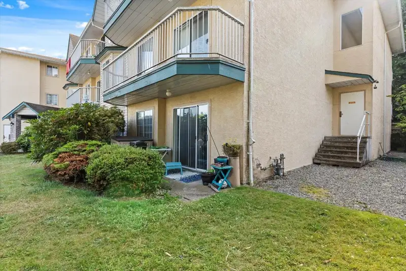 103 2567 VICTORIA STREET - photo 4 of 14