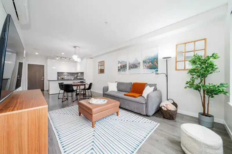 218 9399 ALEXANDRA ROAD - photo 3 of 40