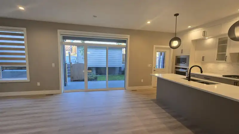 104 1211 THOMAS AVENUE - photo 3 of 21
