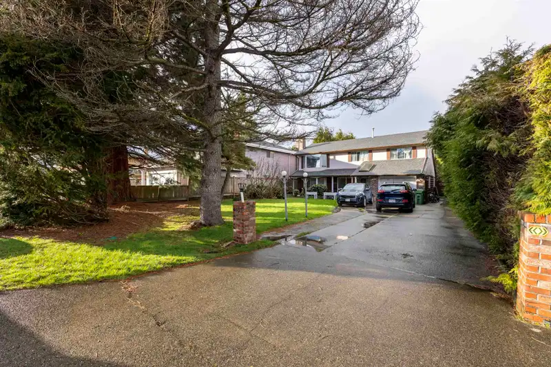 5555 WALLACE ROAD - photo 2 of 20