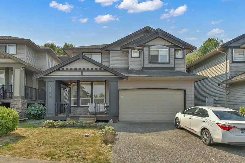 21690 89 AVENUE - photo 1 of 40