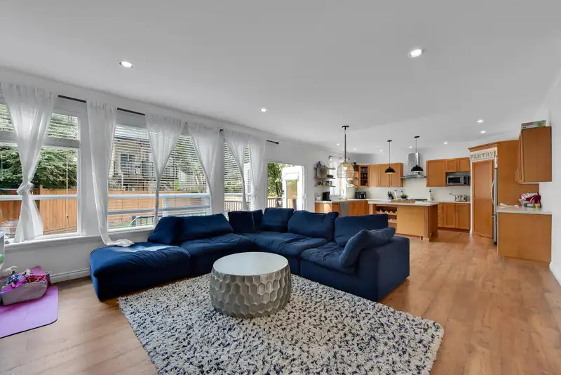 21690 89 AVENUE - photo 2 of 40
