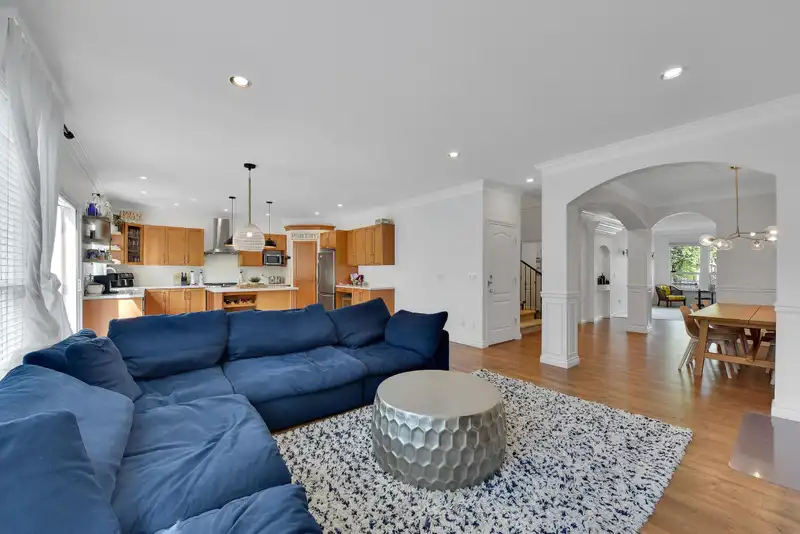 21690 89 AVENUE - photo 3 of 40