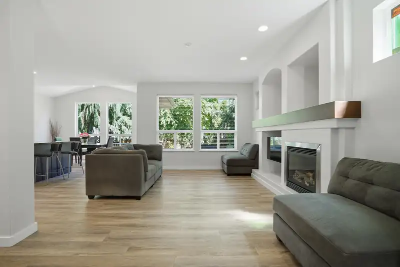 21163 82A AVENUE - photo 4 of 39