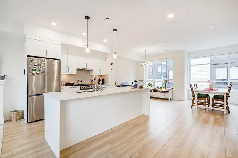 17 20559 86 AVENUE - photo 3 of 12