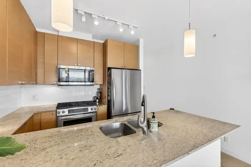 2209 110 BREW STREET - photo 3 of 29