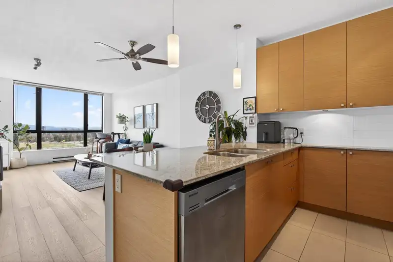 2209 110 BREW STREET - photo 4 of 29