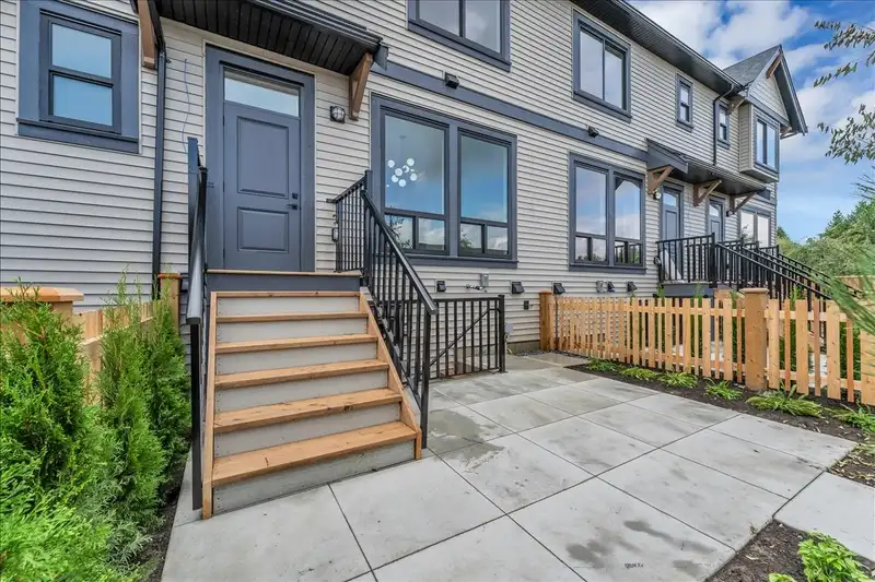 20487 74B AVENUE - photo 2 of 40