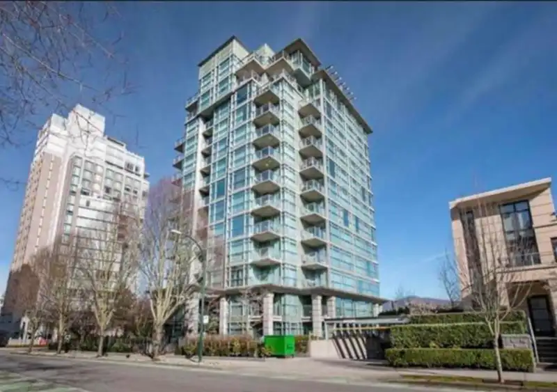 207 1889 ALBERNI STREET - photo 1 of 14