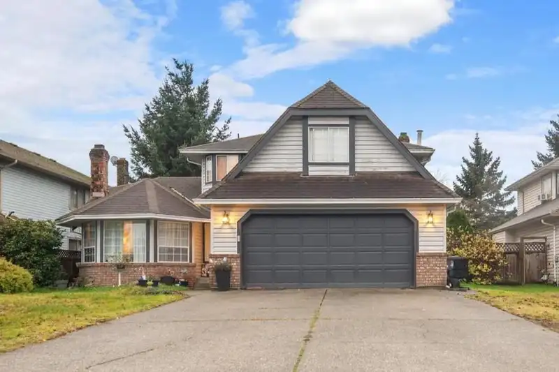 18592 62 AVENUE - photo 1 of 25