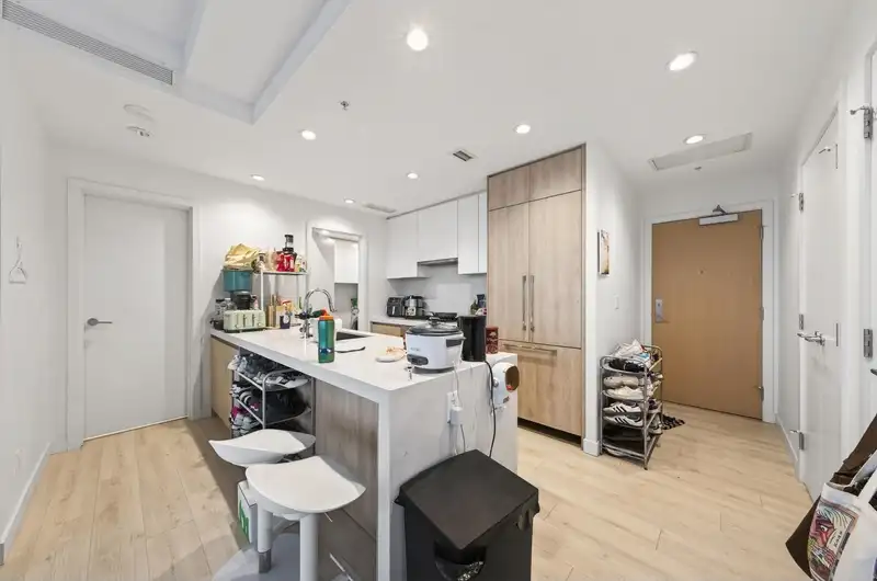 3402 6080 MCKAY AVENUE - photo 4 of 13