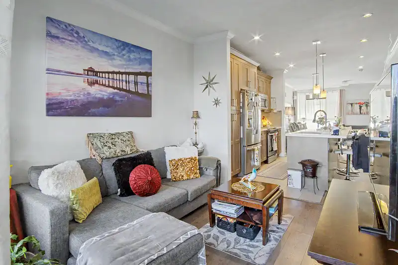 37 16127 87 AVENUE - photo 4 of 36
