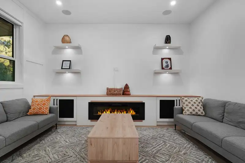 15037 87B AVENUE - photo 4 of 39
