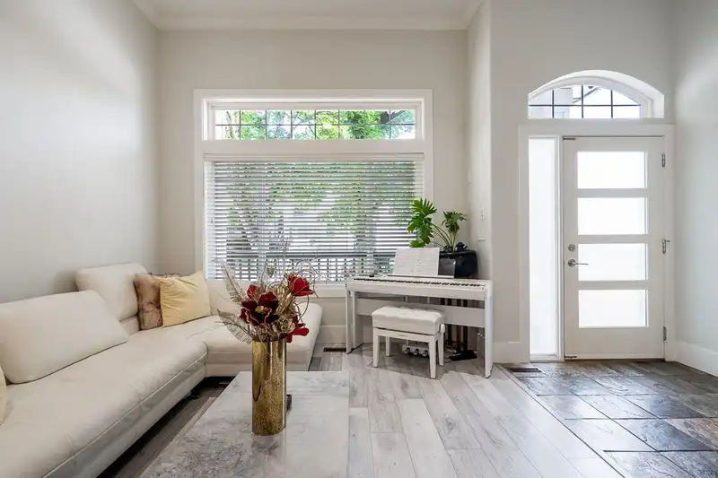 6128 150B STREET - photo 3 of 27
