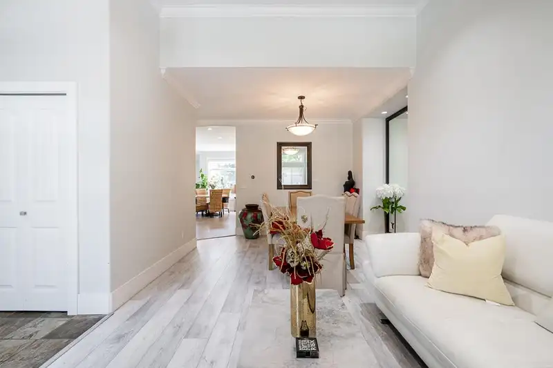 6128 150B STREET - photo 4 of 27